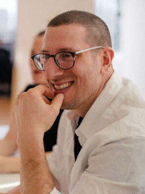 Photo d'un consultant responsable supply chain logistique avec le sourire