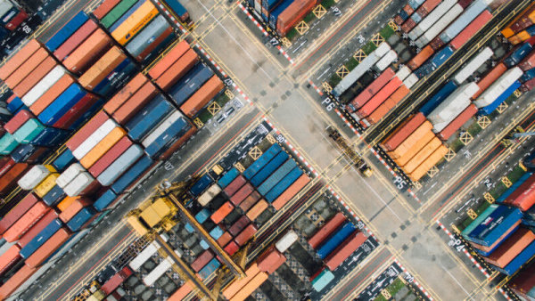 Plateforme logistique dédiée au transport et à la gestion des flux dans la supply chain